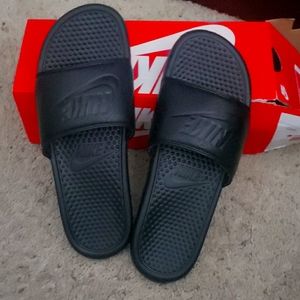 Brand new mens Nike slipper